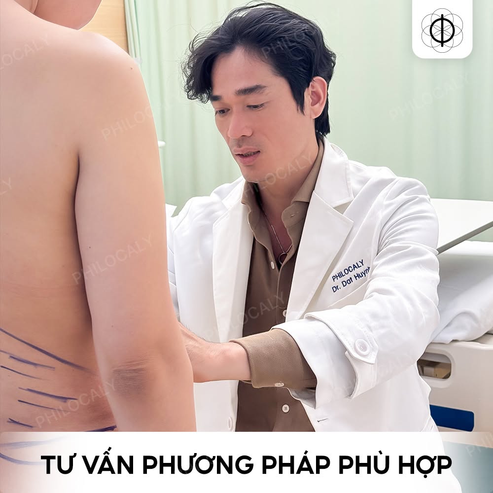 Bác sĩ Huỳnh Tấn Đạt tư vấn thẩm mỹ